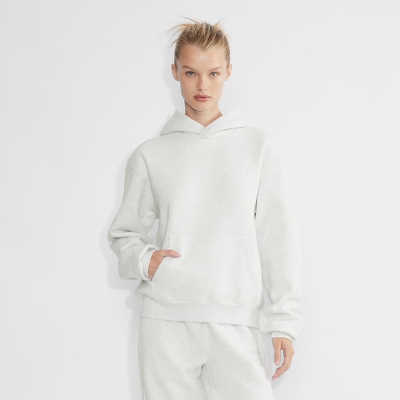 Aritzia Tops - ARITIZIA Perfect Fit Hoodie